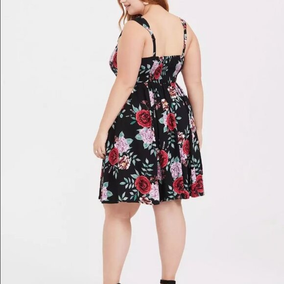Torrid Mini Challis Skater Dress Black Floral Roses Size 2 - Picture 4 of 8